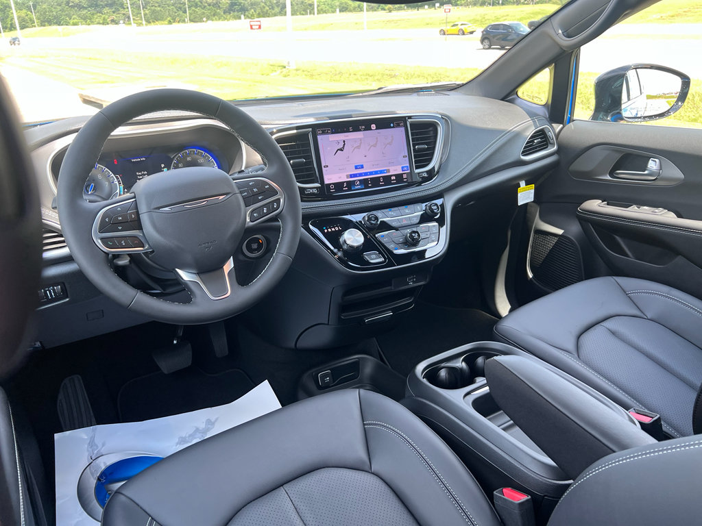 New 2027 Chrysler Pacifica Select w/ Family Tech Group FWD image 19