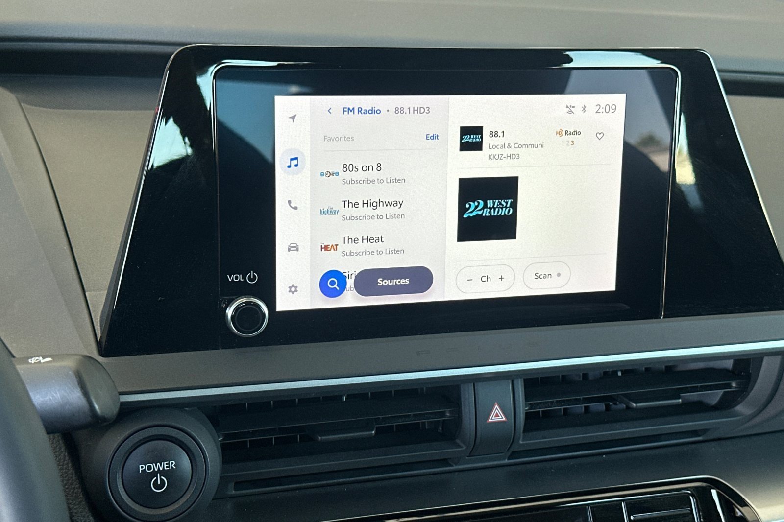 Certified 2023 Toyota Prius LE FWD image 16