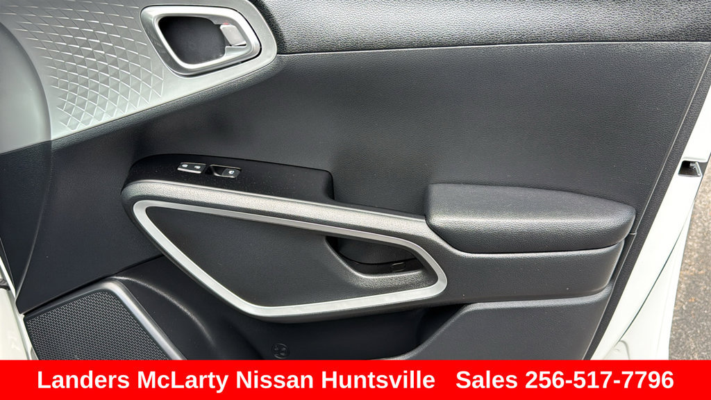 Used 2025 Kia Soul LX FWD image 17