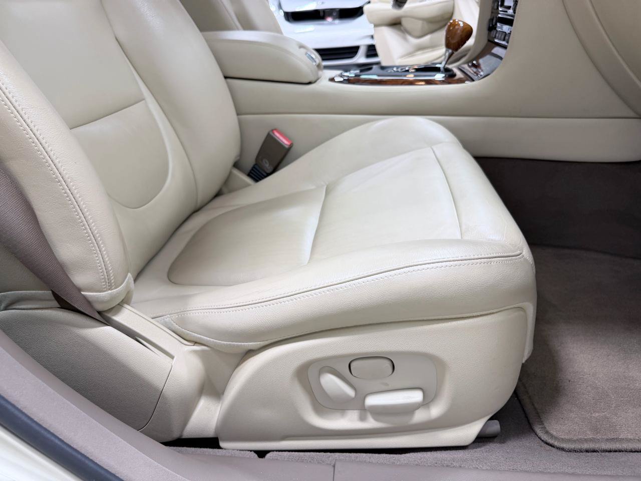 Used 2006 Jaguar XJ8 RWD image 36