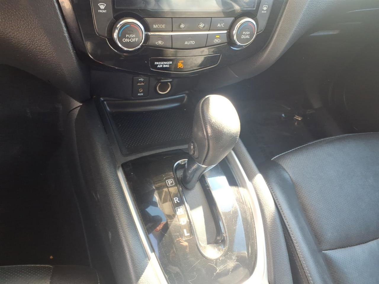 Used 2016 Nissan Rogue SL image 14