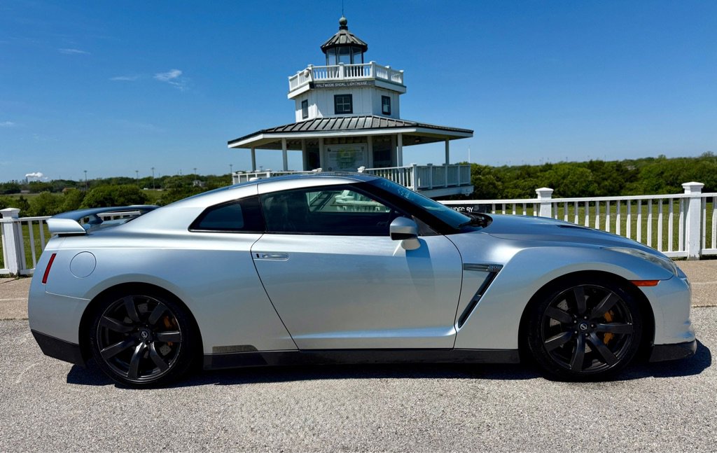Used 2011 Nissan GT-R Premium AWD/4WD image 4