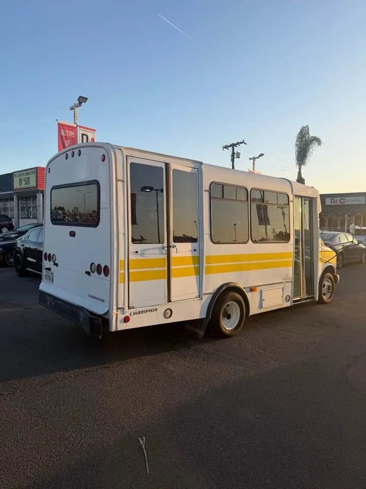Used 2001 Chevrolet Express 3500 RWD image 4