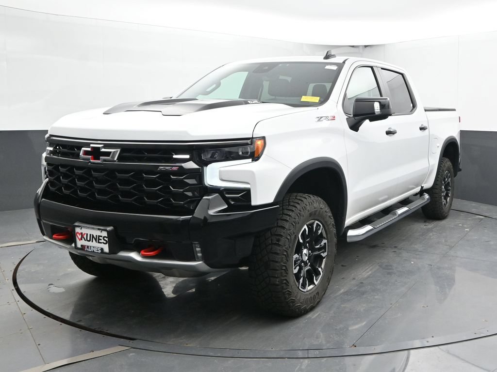 Used 2024 Chevrolet Silverado 1500 ZR2 w/ Technology Package AWD/4WD image 4