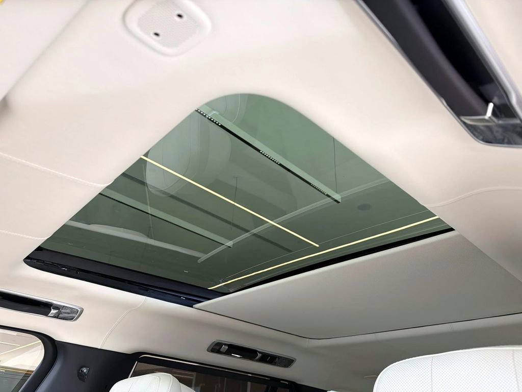 New 2025 Land Rover Range Rover Long Wheelbase Autobiography image 20
