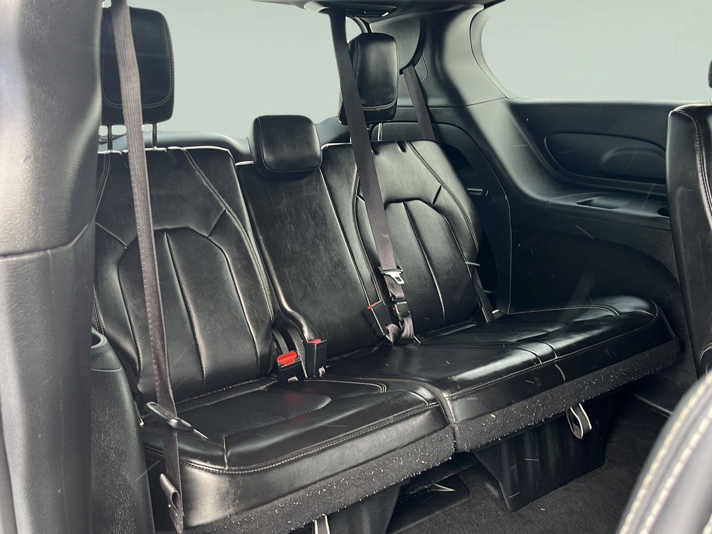 Used 2025 Chrysler Pacifica Select image 30