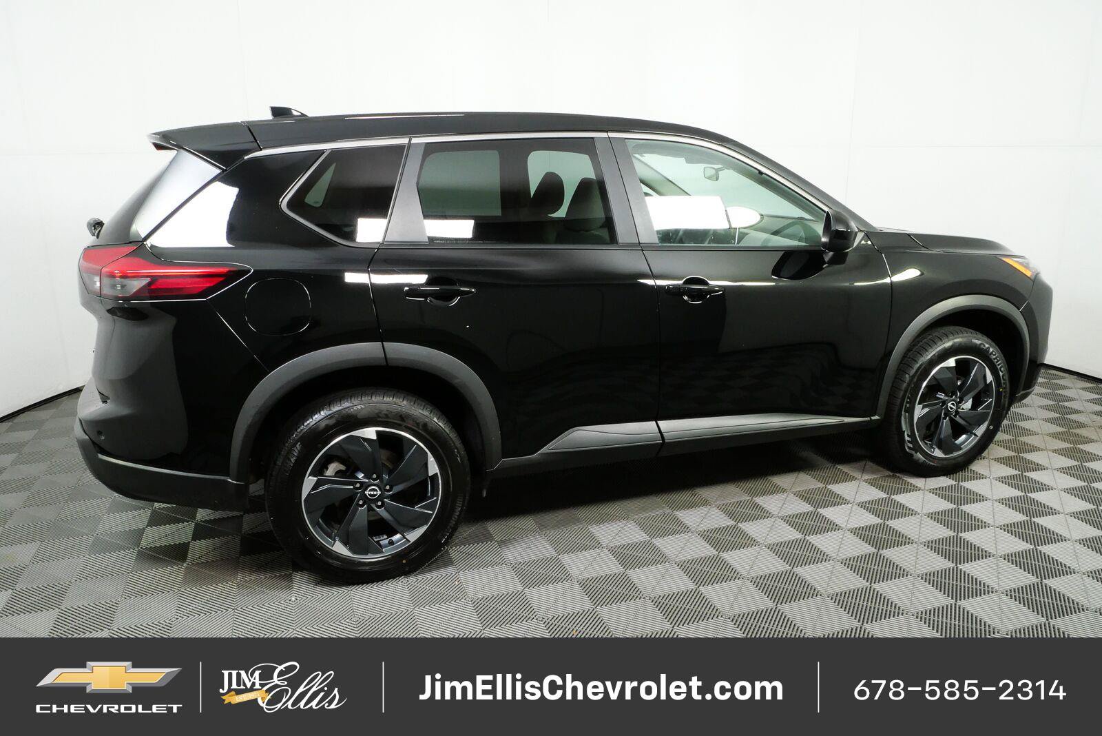 Used 2025 Nissan Rogue SV AWD/4WD image 2