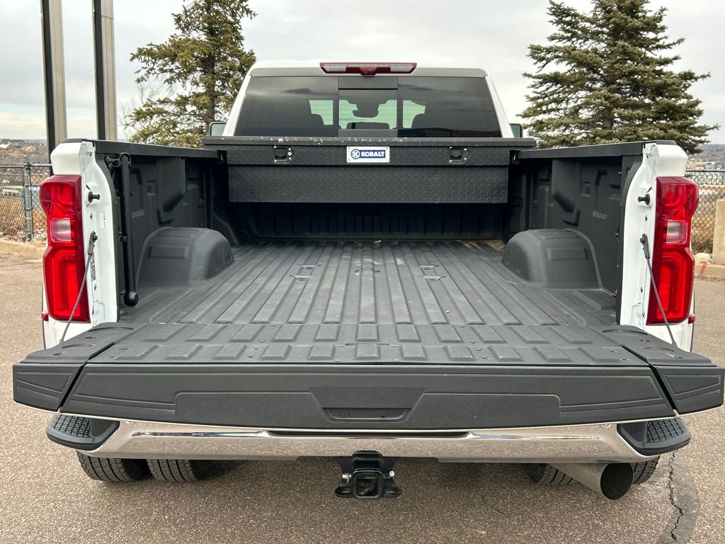 Used 2025 Chevrolet Silverado 3500 LTZ w/ LTZ Plus Package image 33