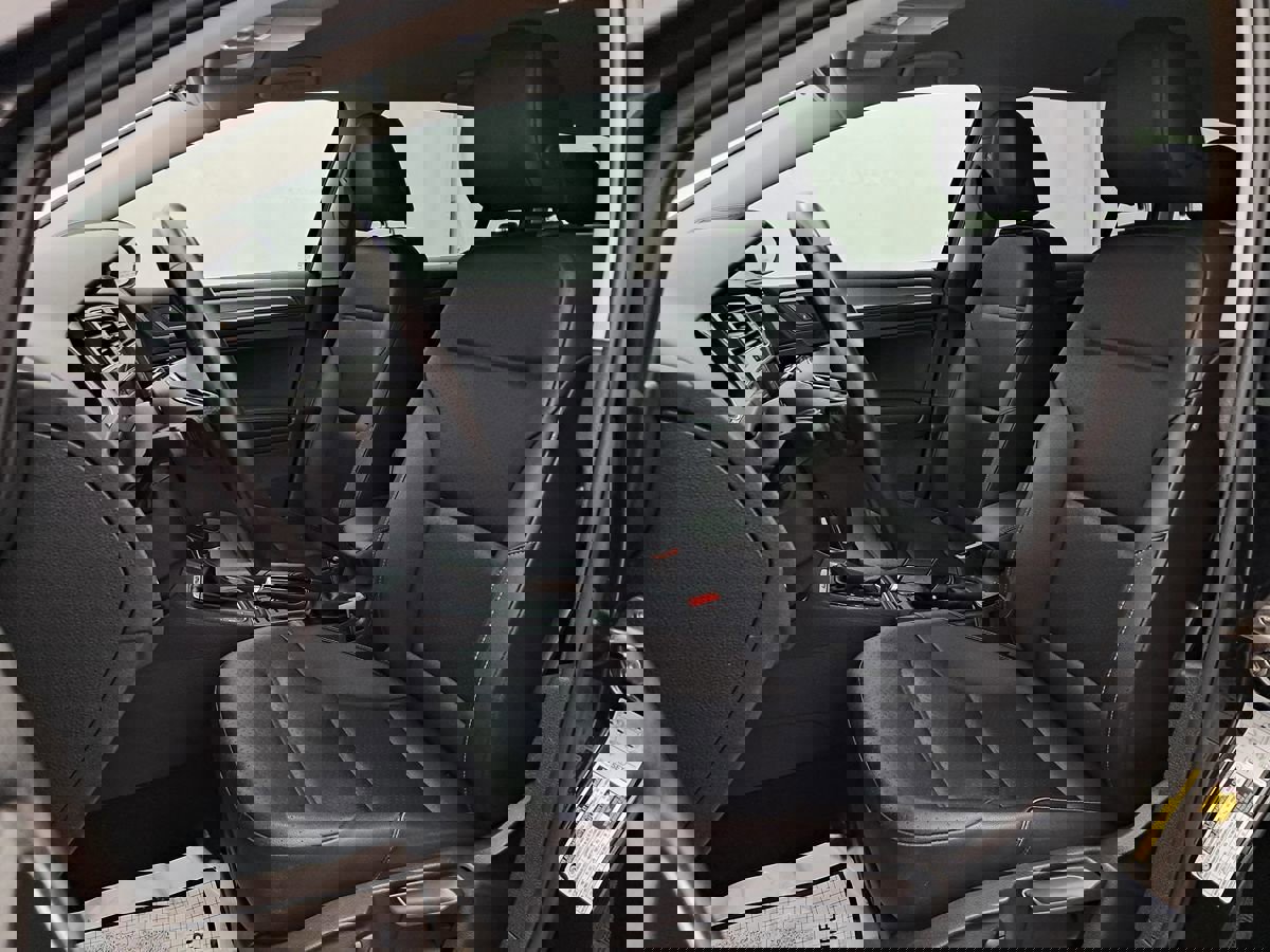 Used 2017 Volkswagen Golf Alltrack S image 9