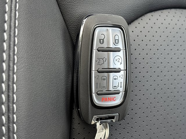 New 2026 Chrysler Pacifica Select image 42