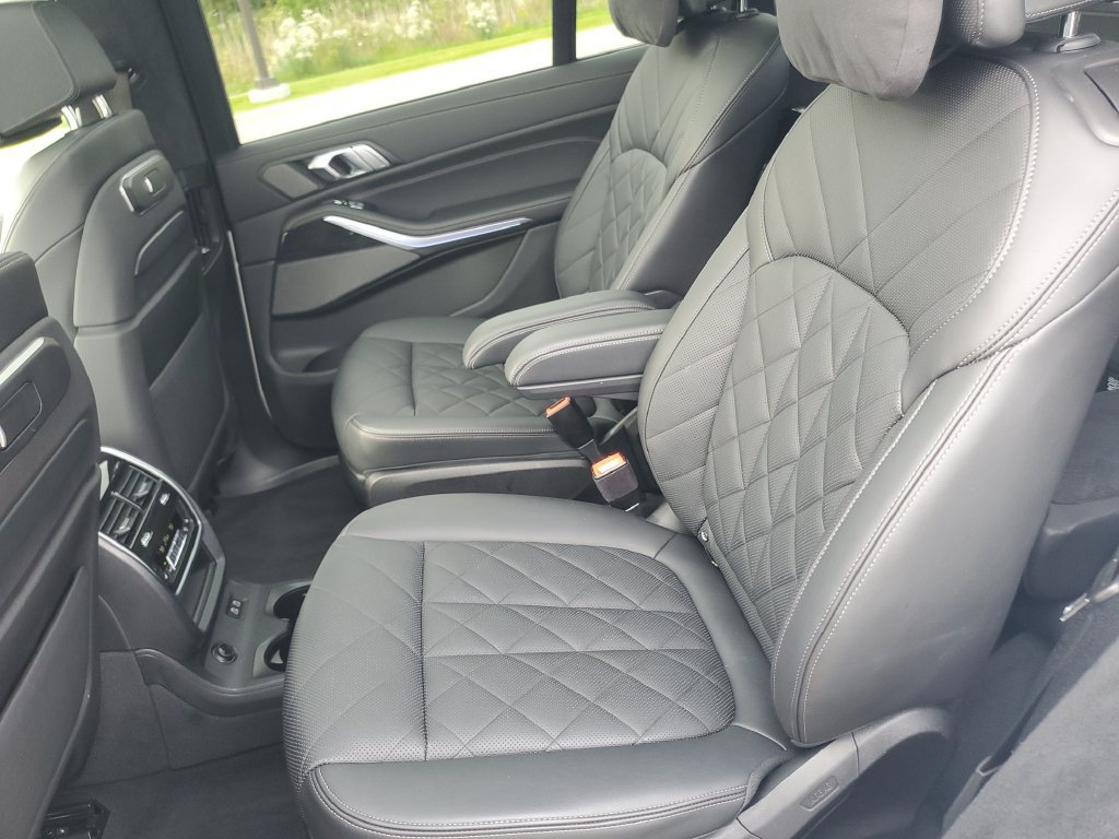 Used 2024 BMW X7 xDrive40i w/ Executive Package AWD/4WD image 34