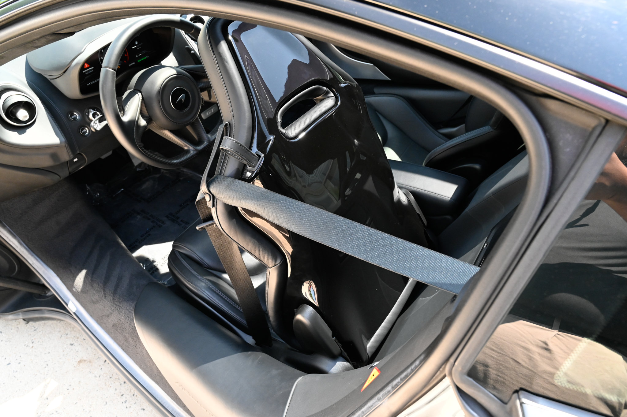 Used 2023 McLaren GT RWD image 22