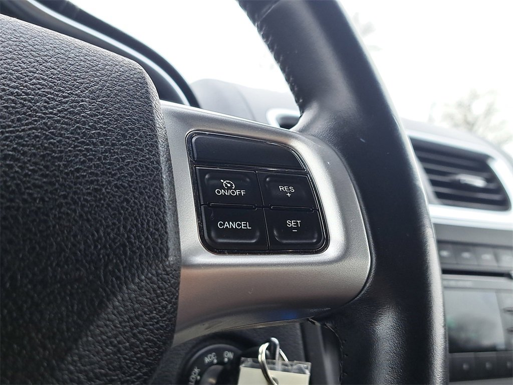 Used 2012 Dodge Avenger SXT image 24