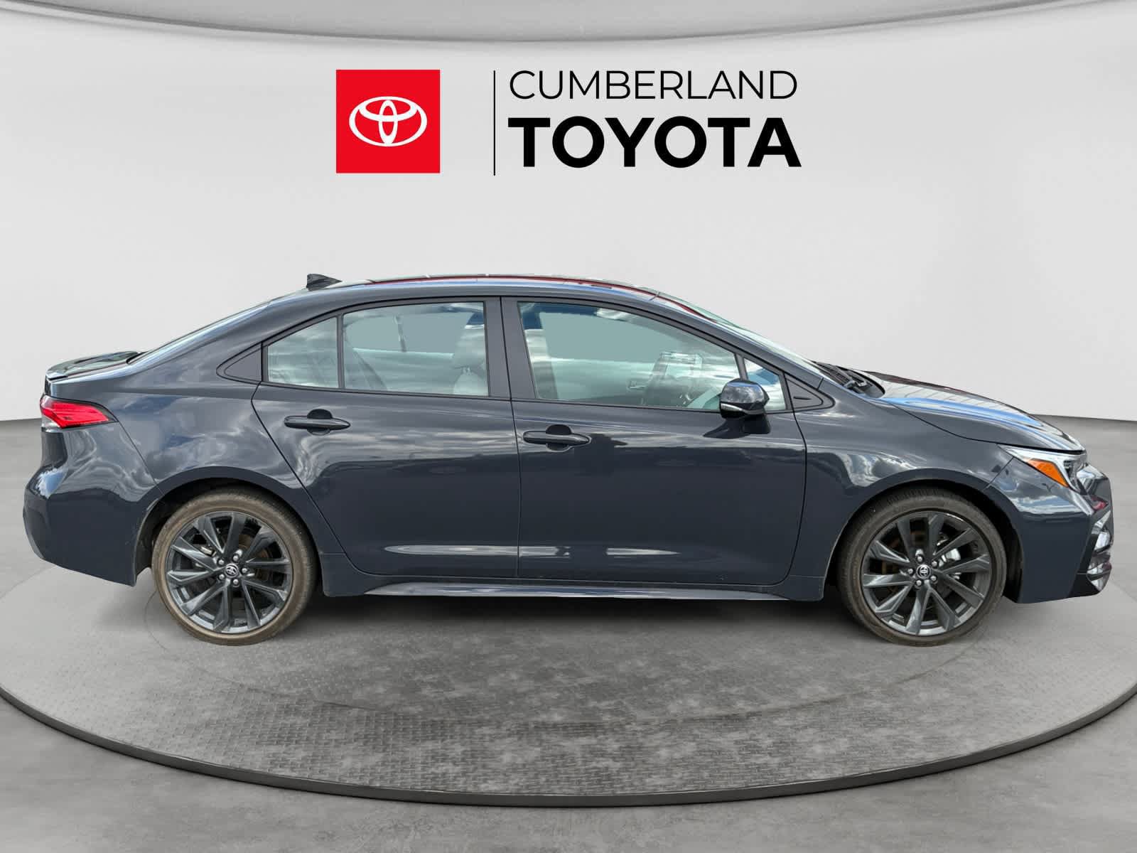 Used 2025 Toyota Corolla SE w/ Convenience Package FWD image 6