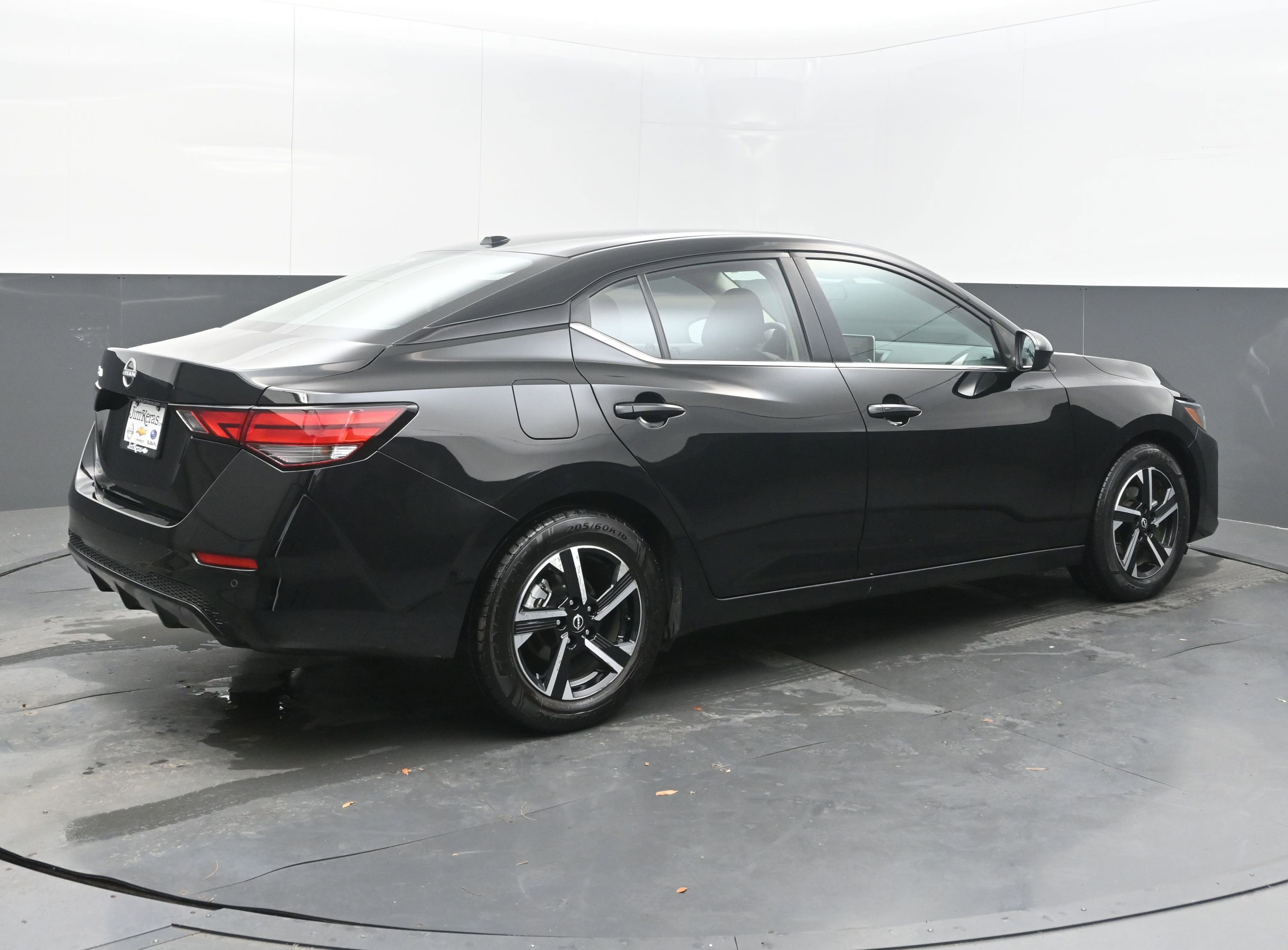Used 2025 Nissan Sentra SV FWD image 9