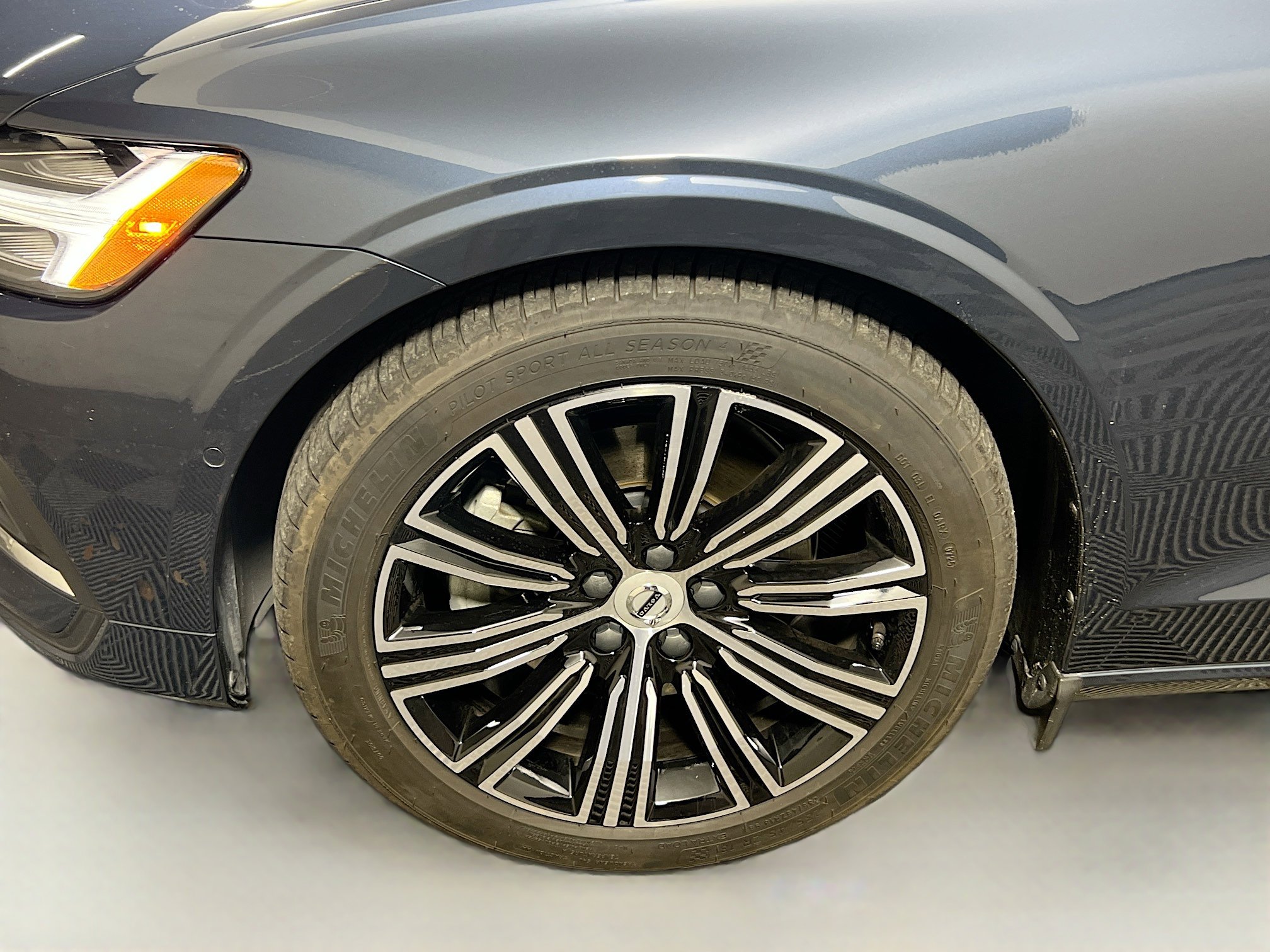 Used 2022 Volvo S60 B5 Inscription image 13