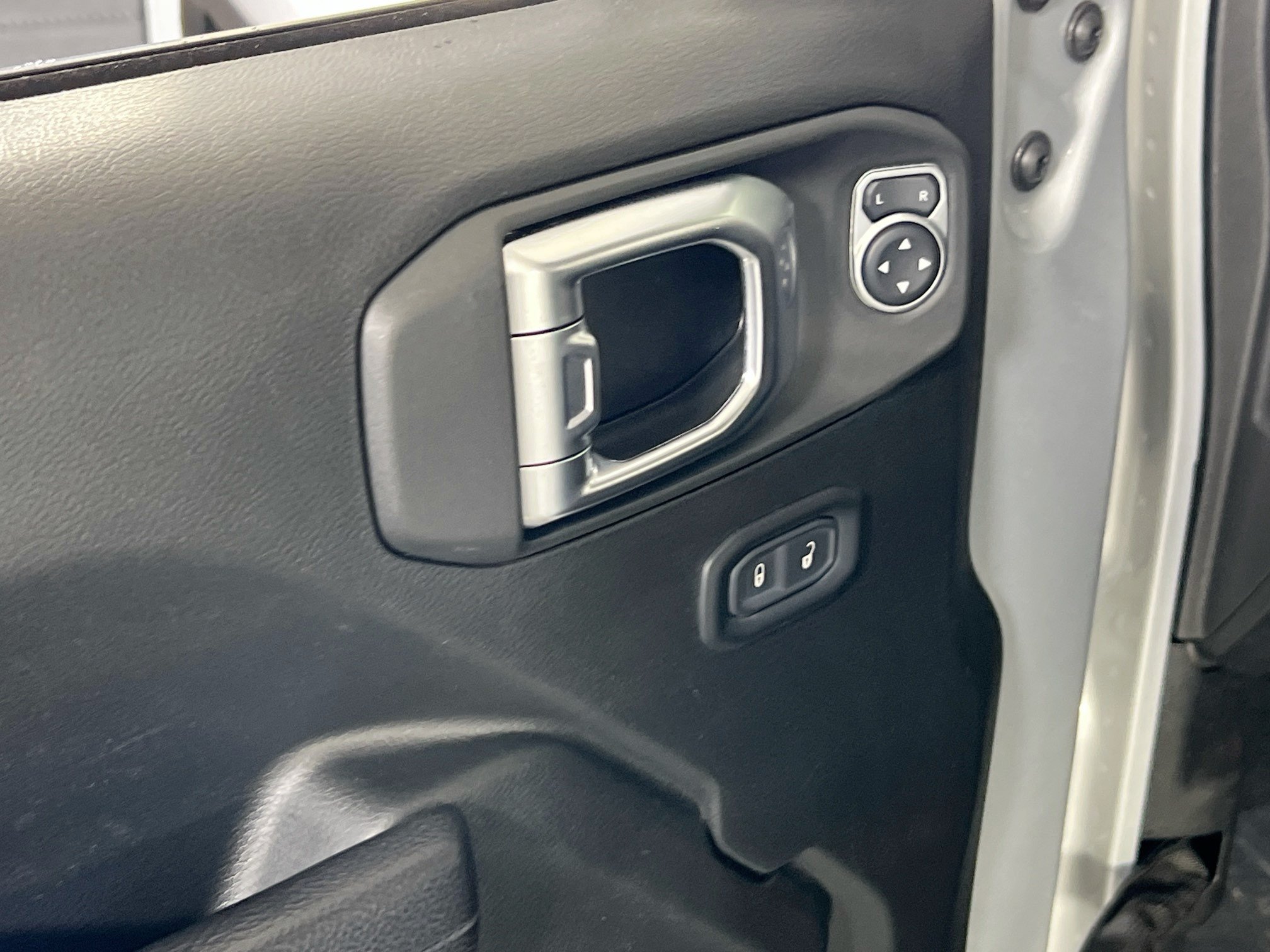 Used 2022 Jeep Gladiator Sport AWD/4WD image 18