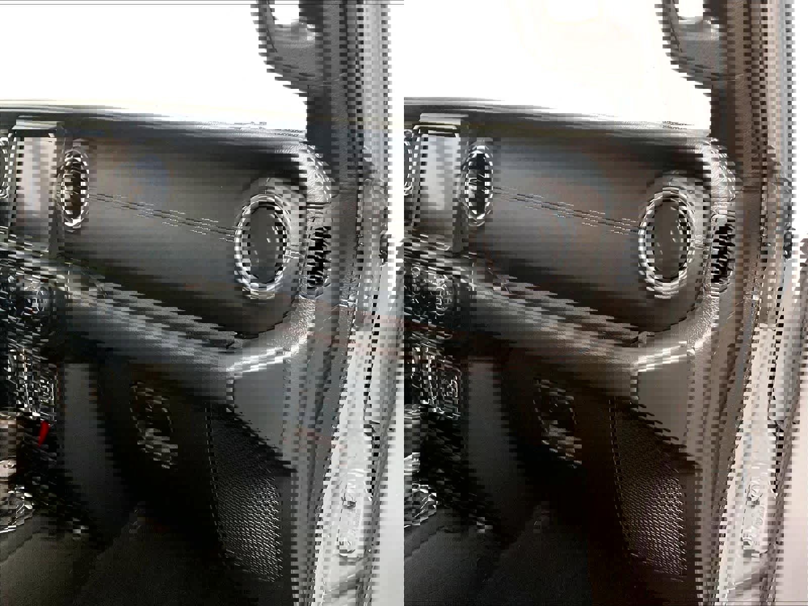 Used 2022 Jeep Wrangler Unlimited Sahara w/ Cold Weather Group image 13