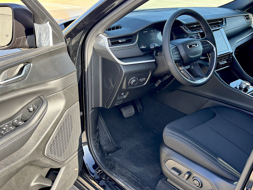 New 2026 Jeep Grand Cherokee Laredo X RWD image 6