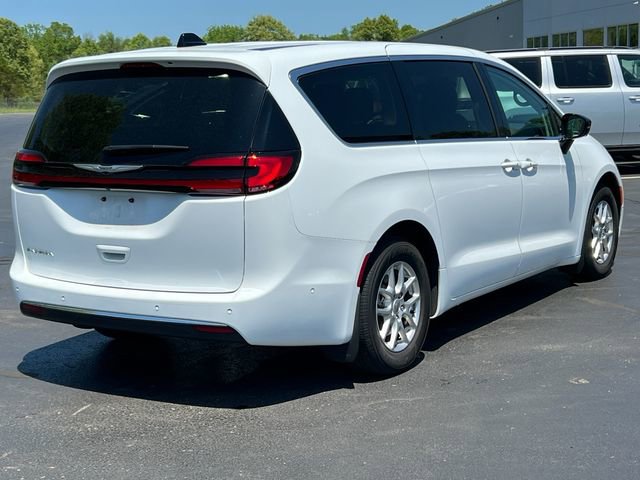 Used 2024 Chrysler Pacifica Touring-L FWD image 47