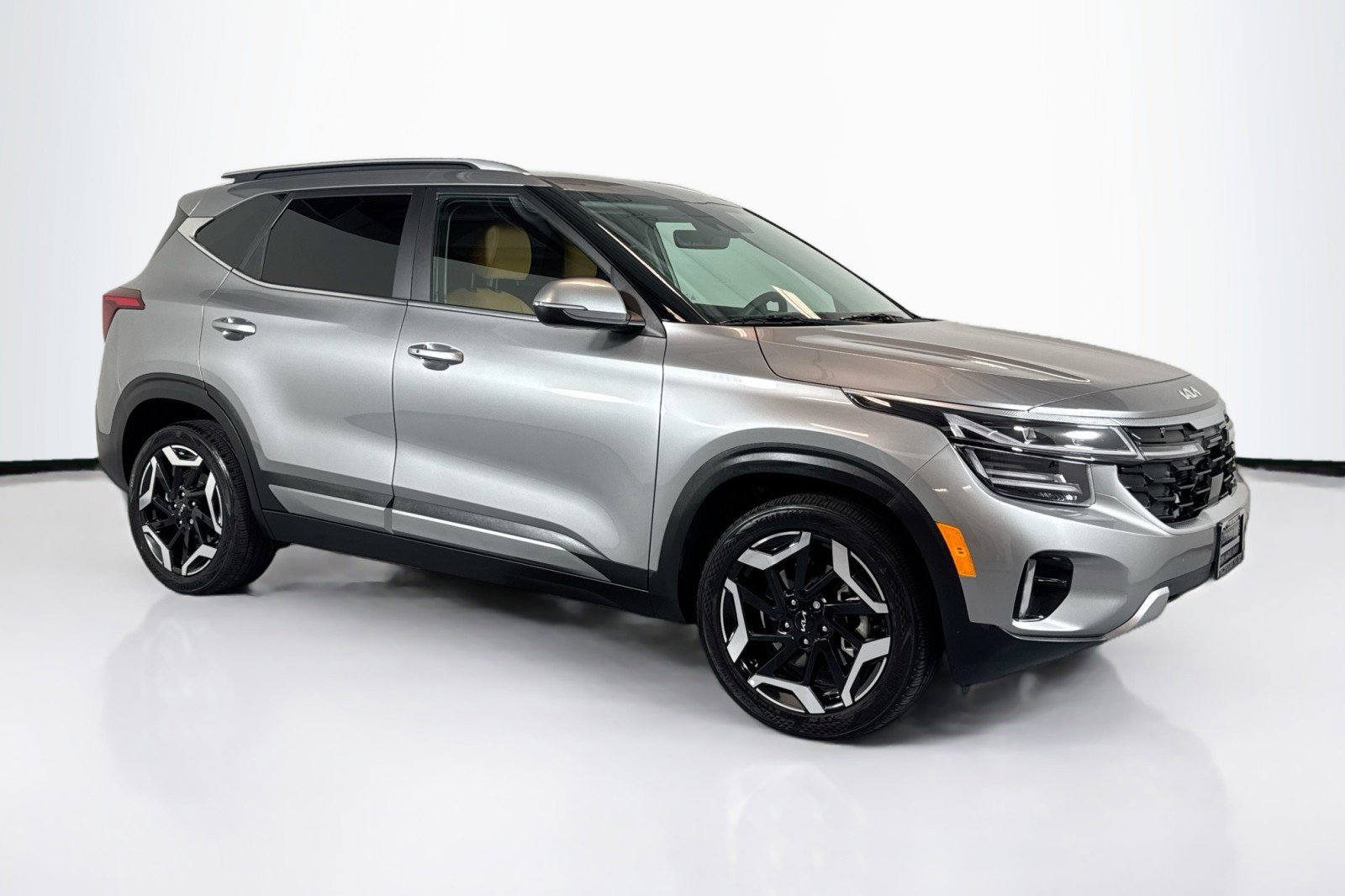 Used 2024 Kia Seltos SX image 3