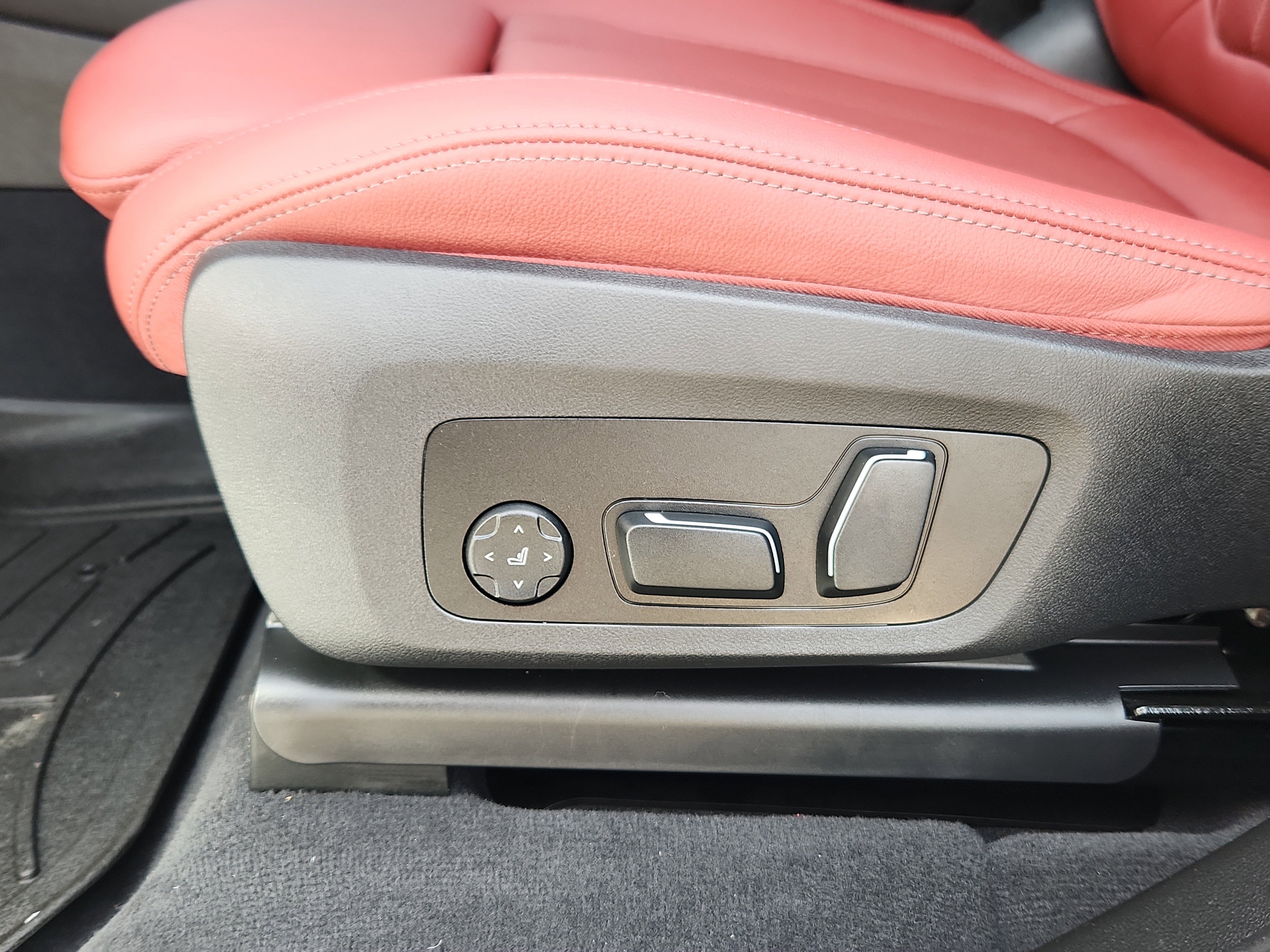 Used 2024 BMW X3 xDrive30i w/ M Sport Package image 12