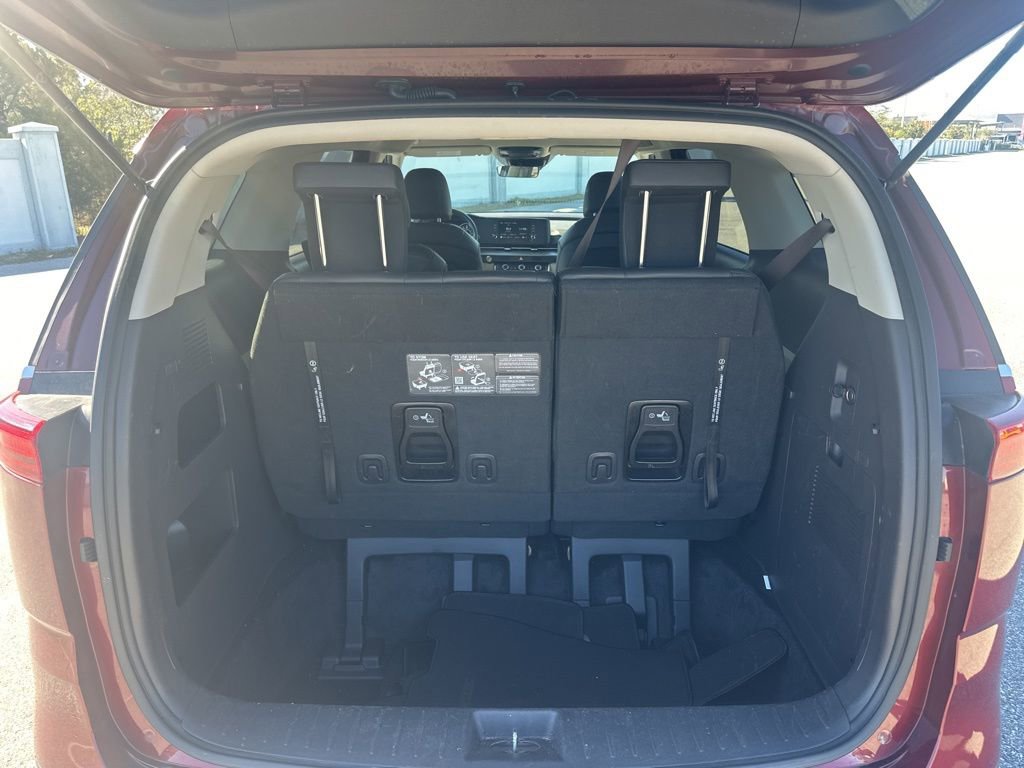 Used 2024 Kia Carnival LX image 10