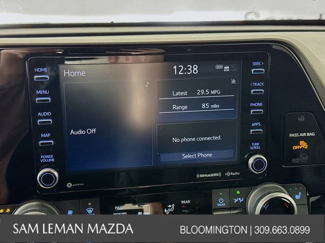 Used 2021 Toyota Highlander XLE AWD/4WD image 14