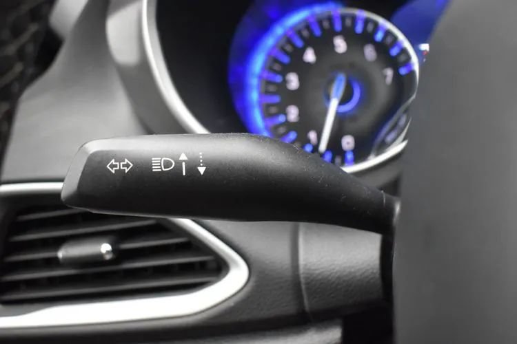 Used 2025 Chrysler Pacifica Select FWD image 25