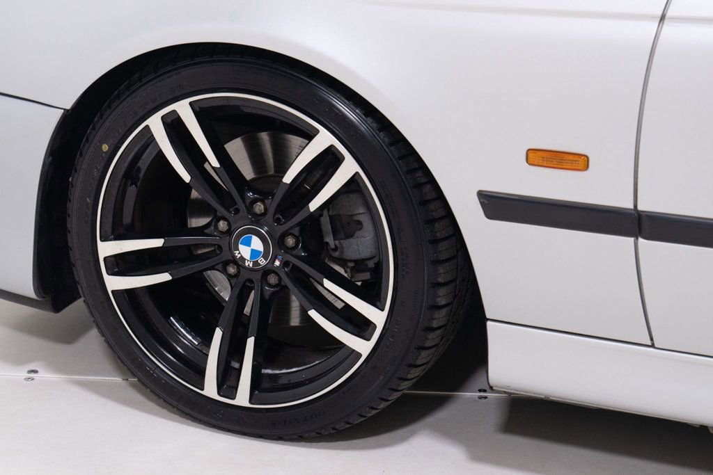 Used 2000 BMW 540i Sedan image 33