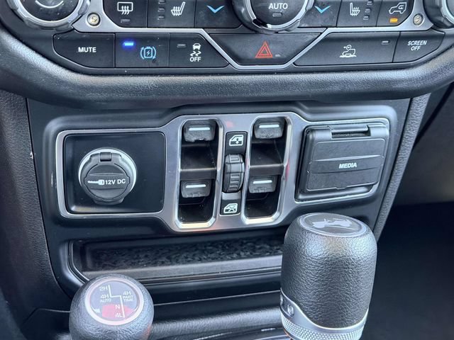 Used 2024 Jeep Wrangler Unlimited Sahara AWD/4WD image 22