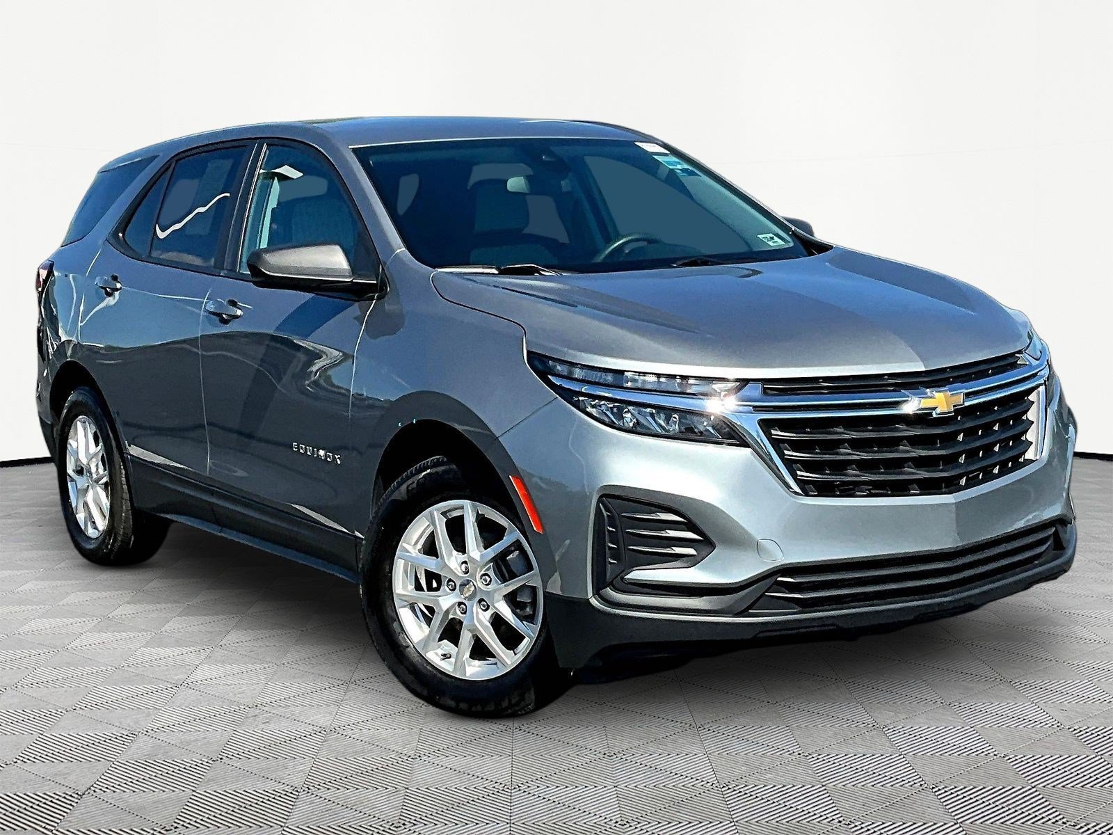 Used 2024 Chevrolet Equinox LS FWD image 3