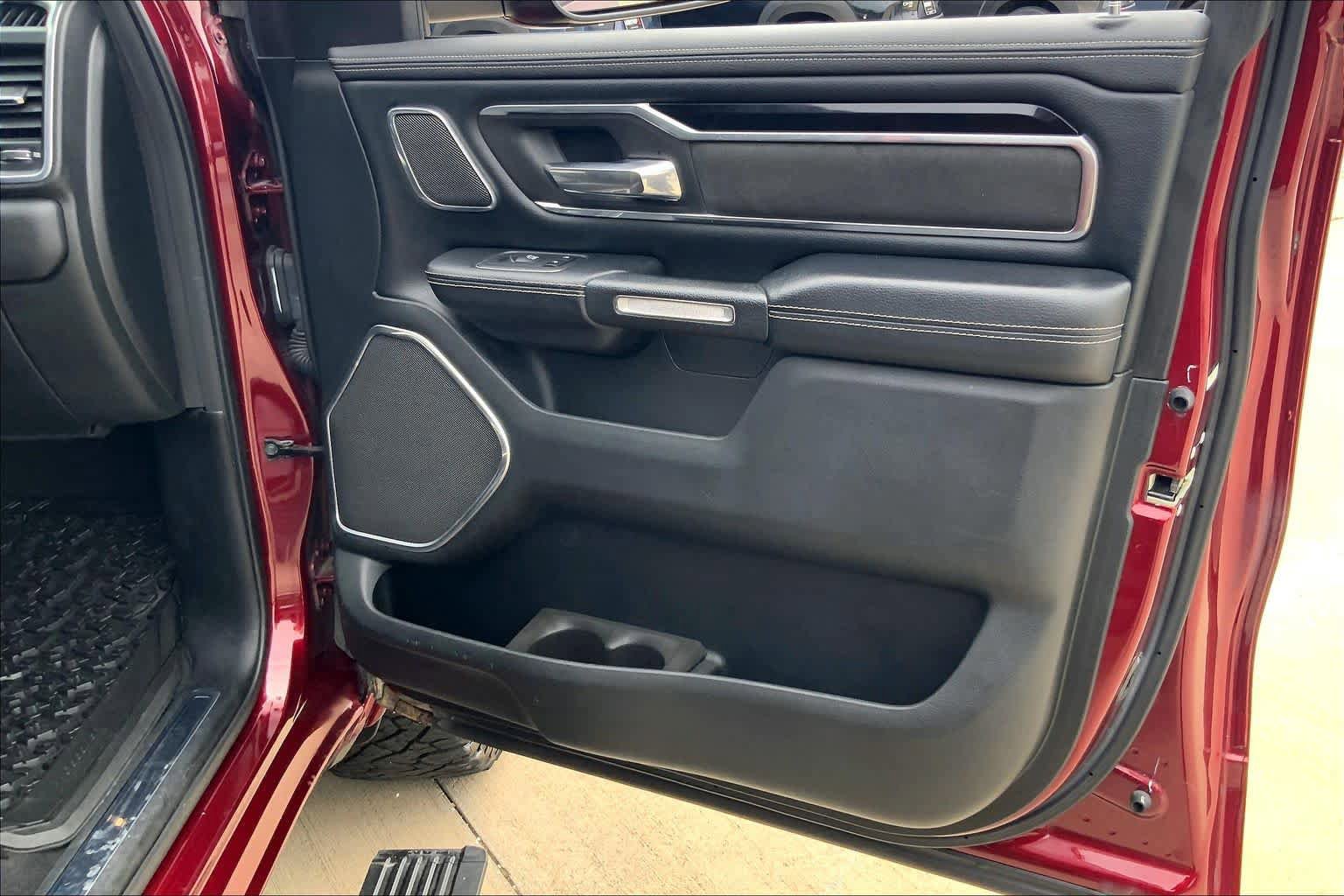 Used 2019 RAM 1500 Laramie AWD/4WD image 23