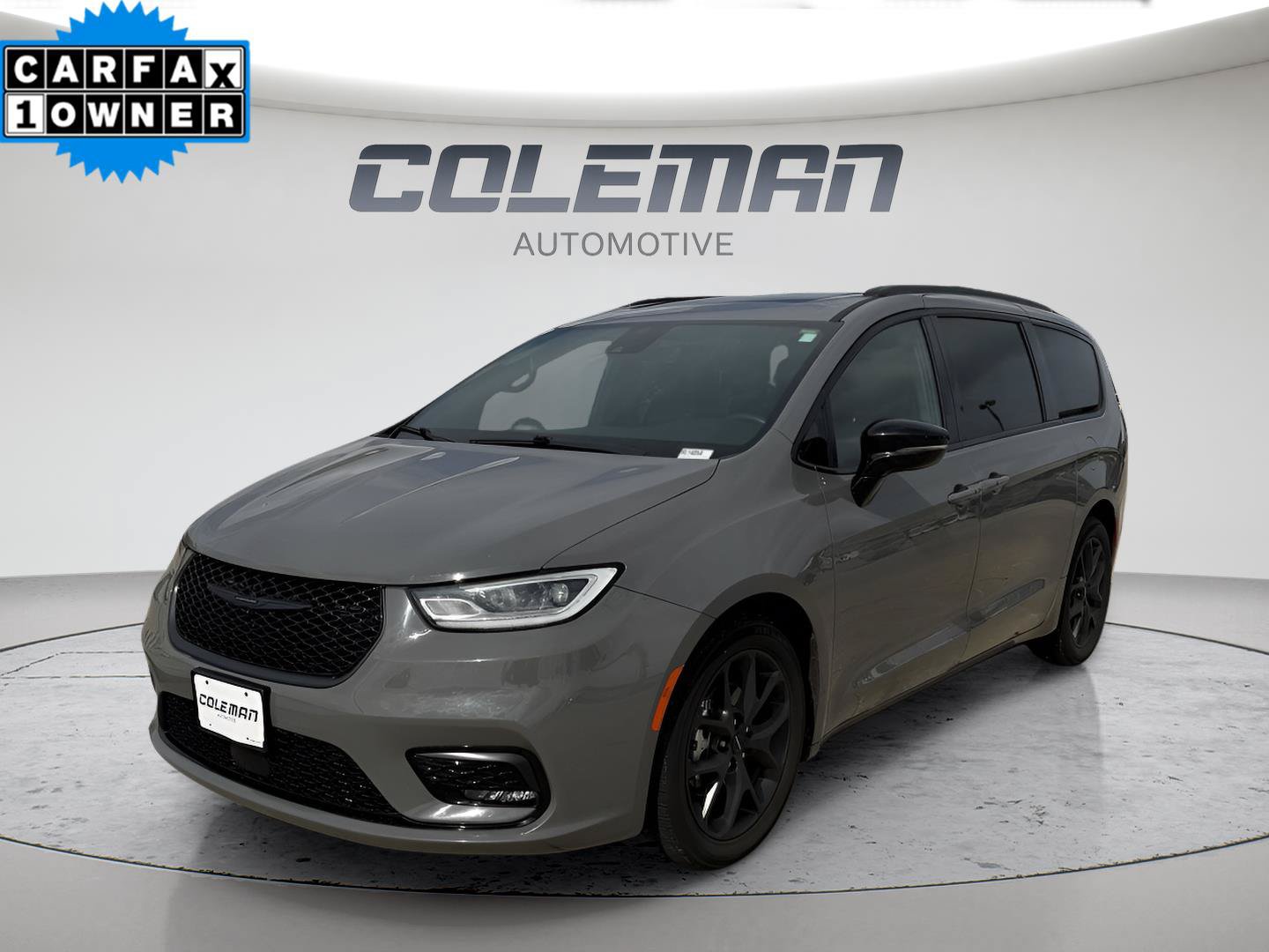 Used 2023 Chrysler Pacifica Limited w/ Uconnect Theater Family Group