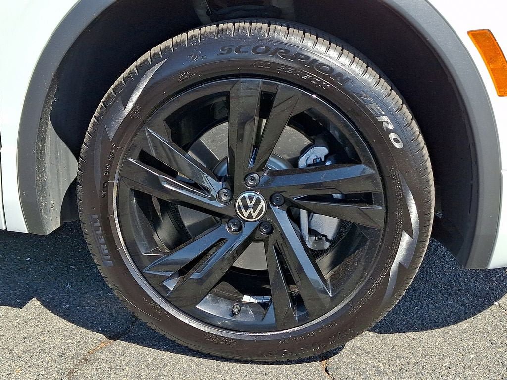 Used 2023 Volkswagen Tiguan SE R-Line AWD/4WD image 8