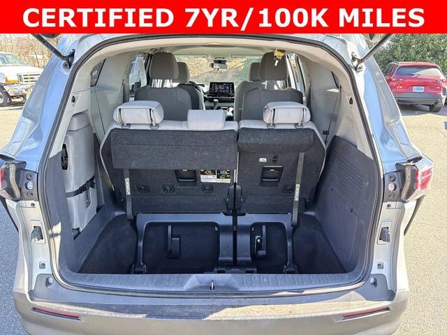 Used 2024 Toyota Sienna LE image 12