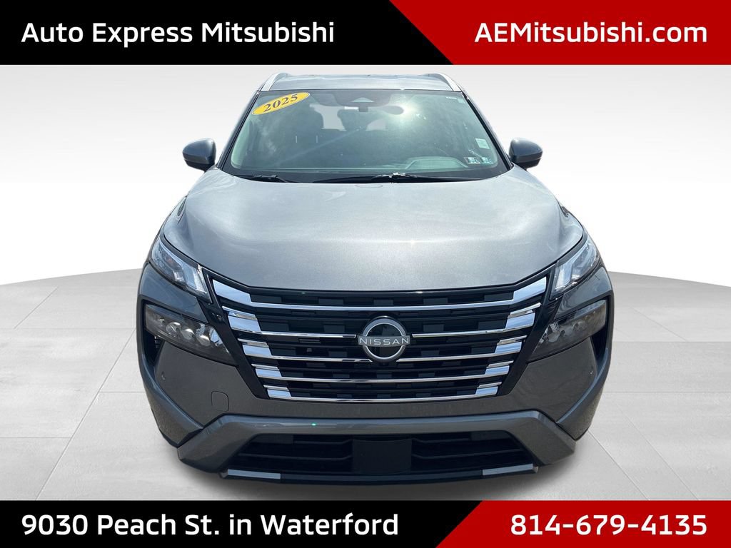 Used 2025 Nissan Rogue SL AWD/4WD image 2