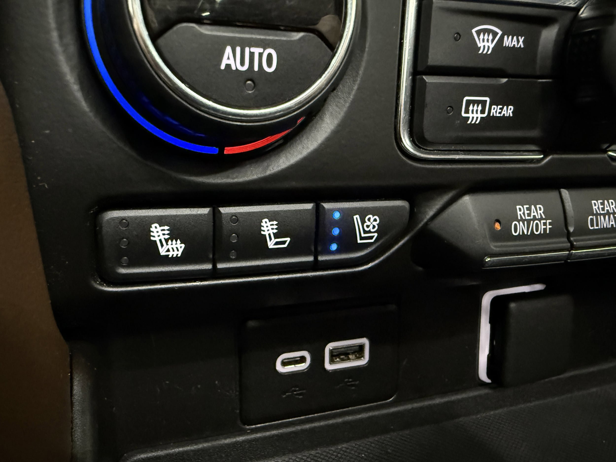 Used 2021 Chevrolet Suburban High Country AWD/4WD image 21