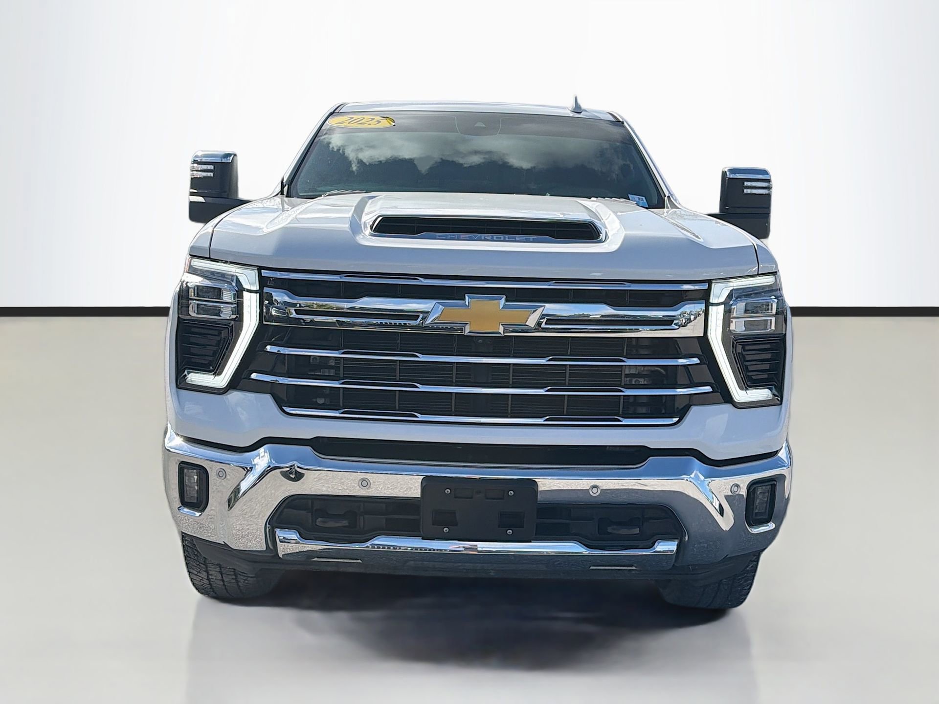 Used 2025 Chevrolet Silverado 2500 LTZ w/ LTZ Convenience Package image 9