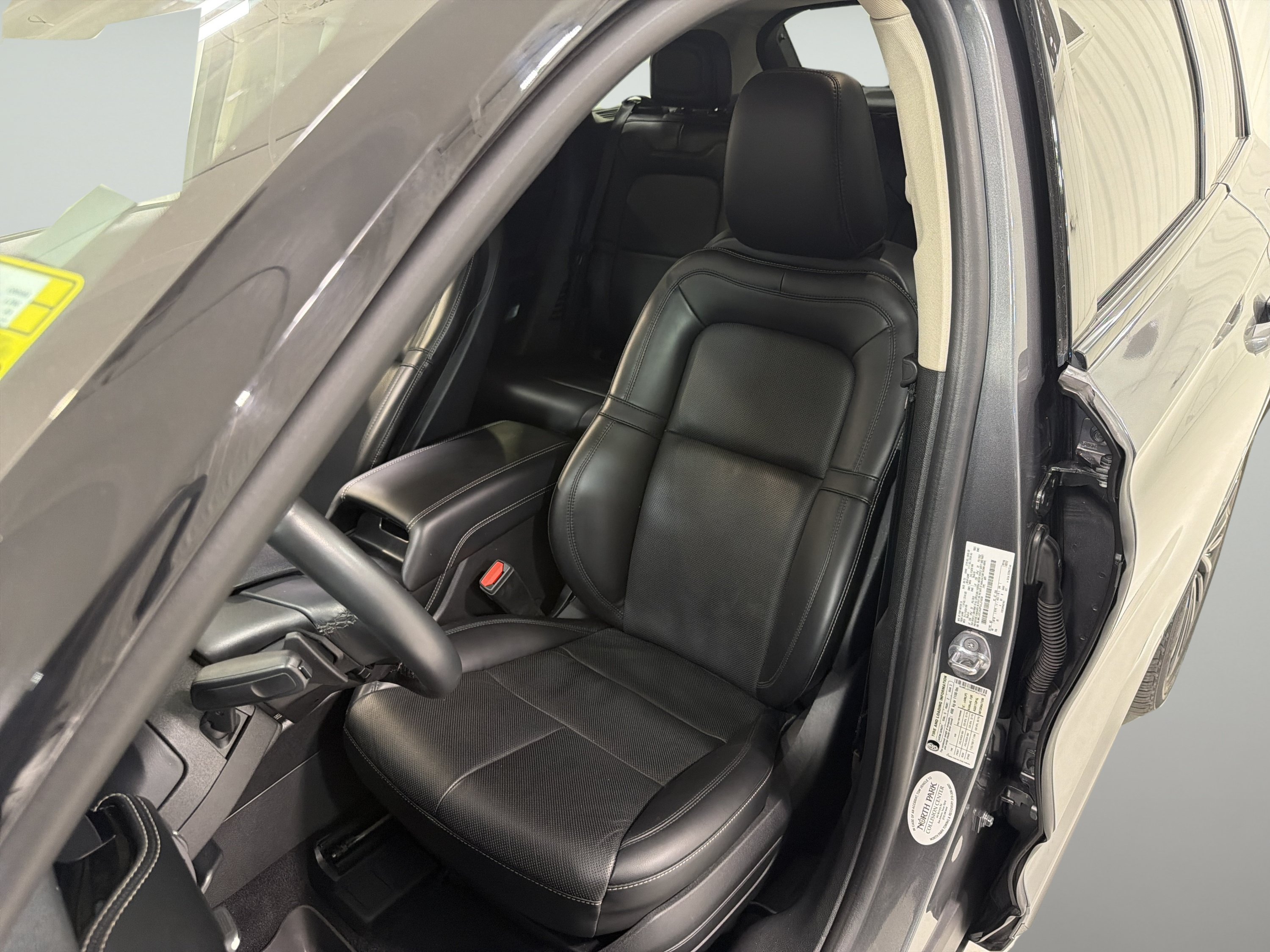Used 2023 Lincoln Corsair Reserve w/ Jet Appearance Package FWD image 9