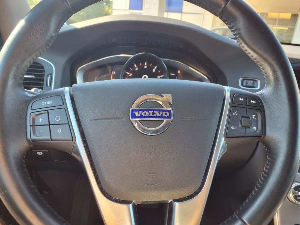 Used 2018 Volvo V60 T5 Cross Country w/ Convenience Package image 31