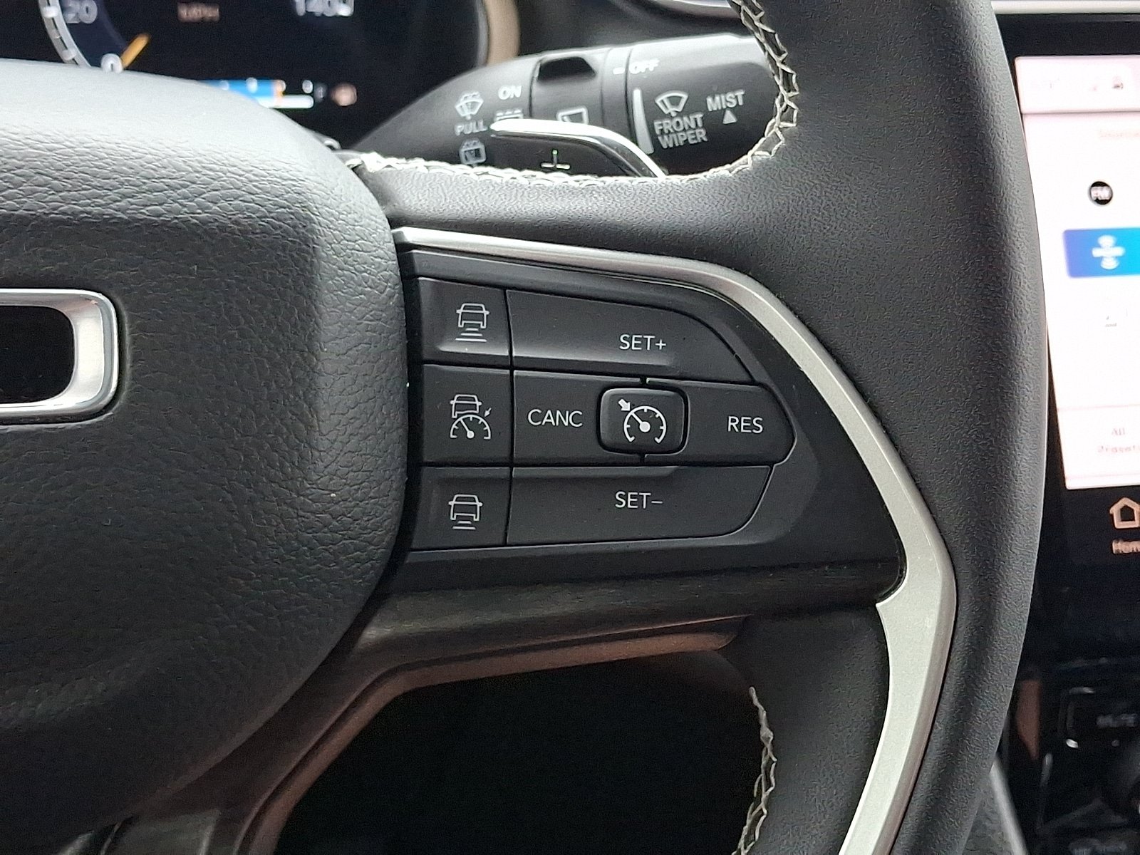 Used 2023 Jeep Grand Cherokee L Limited AWD/4WD image 23