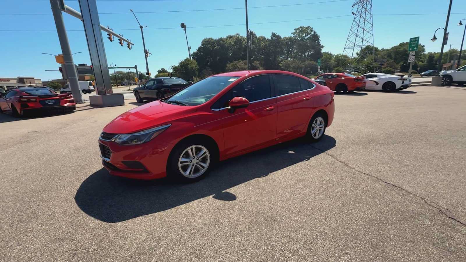 Used 2017 Chevrolet Cruze LT w/ Convenience Package FWD image 4