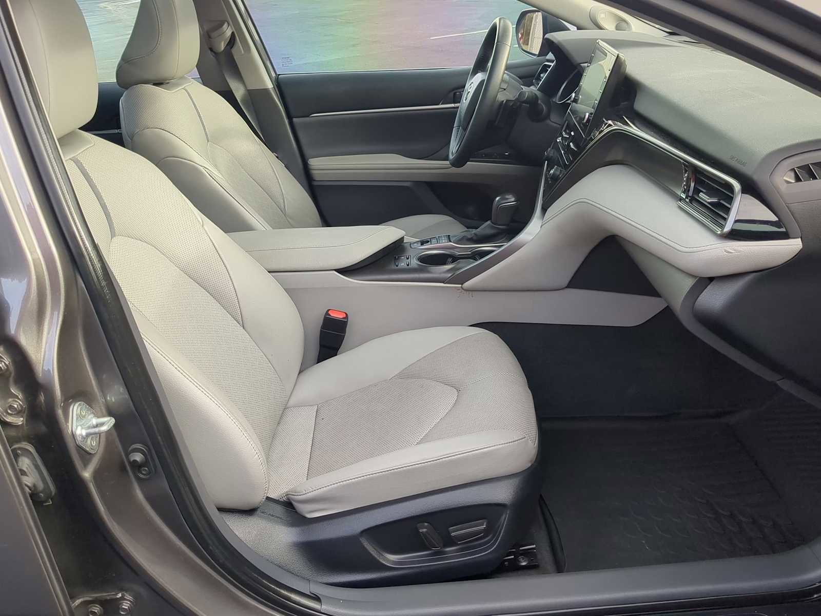 Used 2022 Toyota Camry XSE w/ Navigation Package image 28