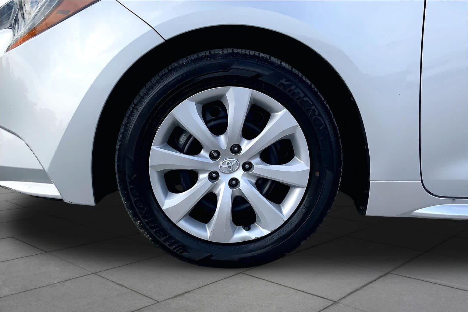 Used 2024 Toyota Corolla LE FWD image 11