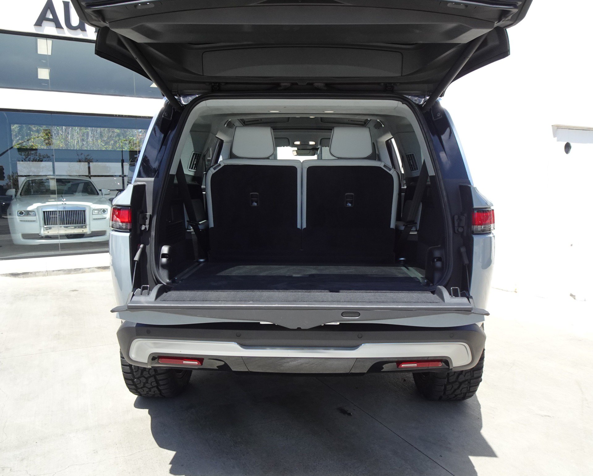 Used 2024 Rivian R1S Adventure AWD/4WD image 5