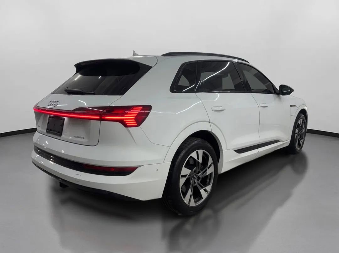 Used 2022 Audi e-tron Premium w/ Convenience Plus Package AWD/4WD image 10