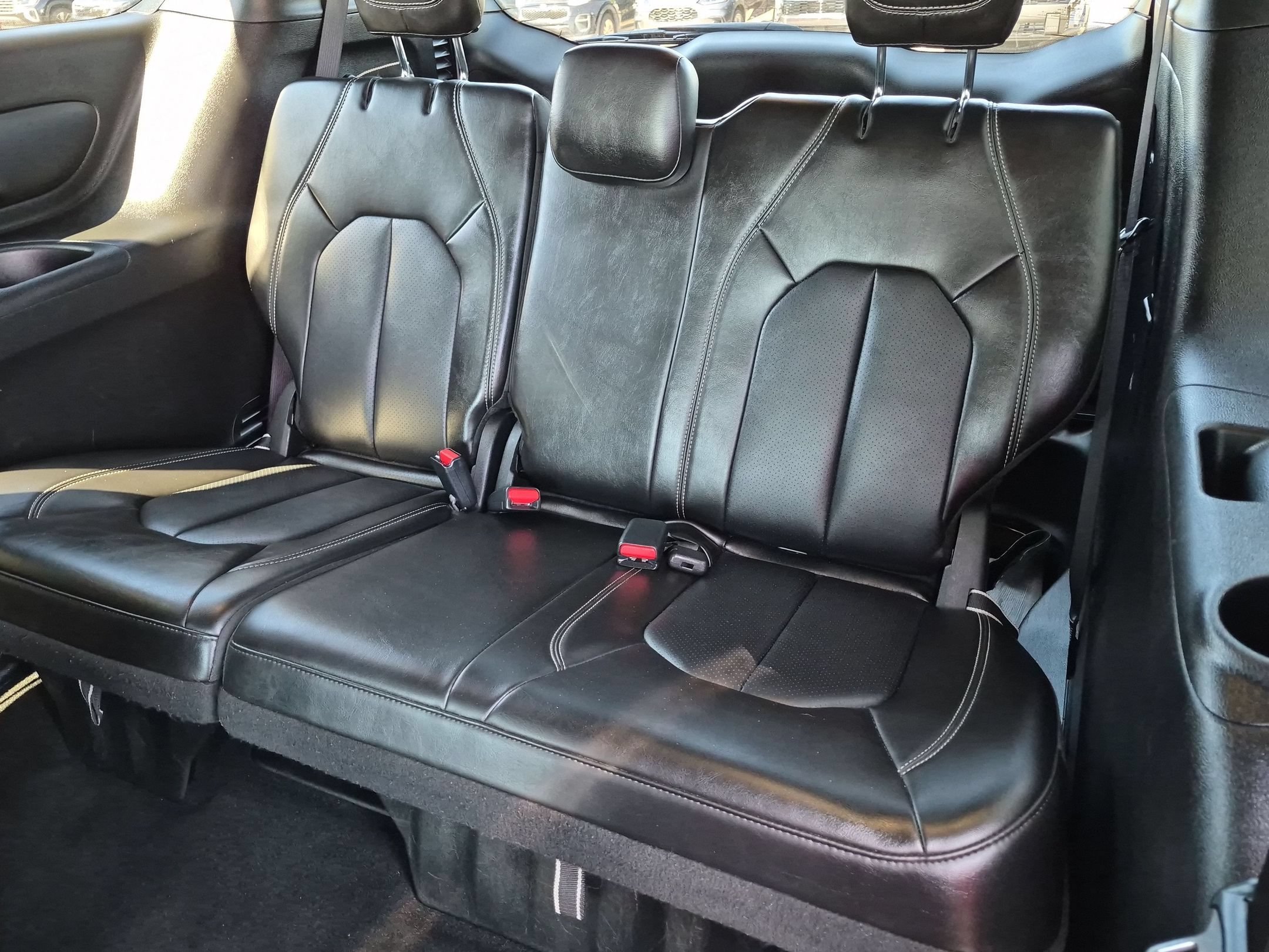 Used 2025 Chrysler Pacifica Select FWD image 27