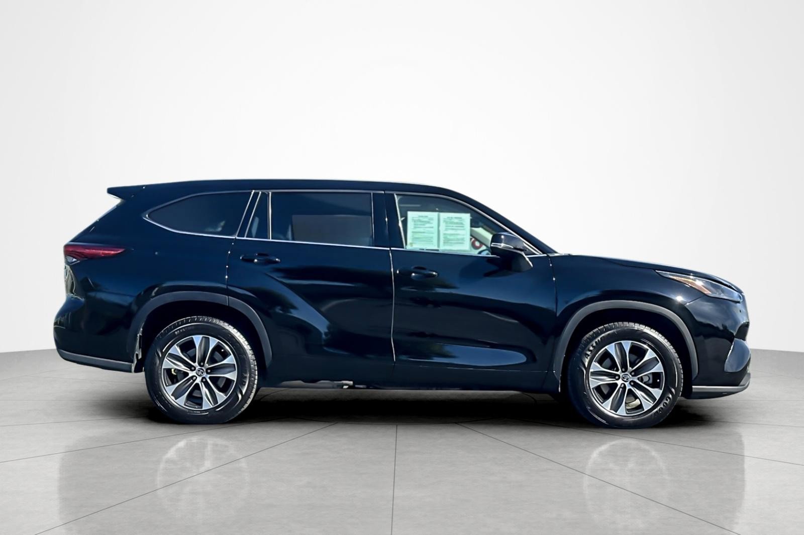 Used 2022 Toyota Highlander XLE image 6