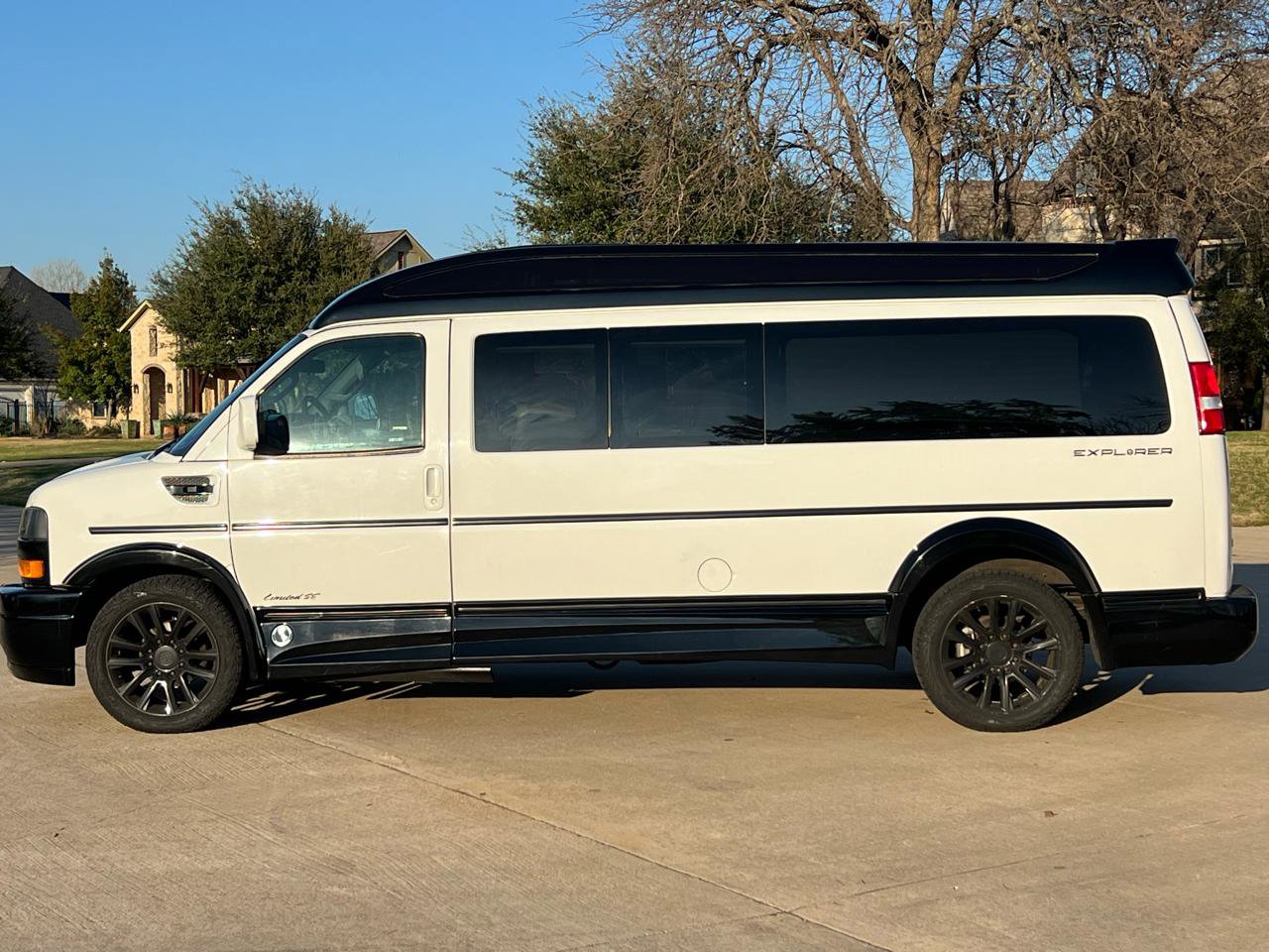 Used 2019 GMC Savana 2500 Extended w/ Enhanced Convenience Package image 12